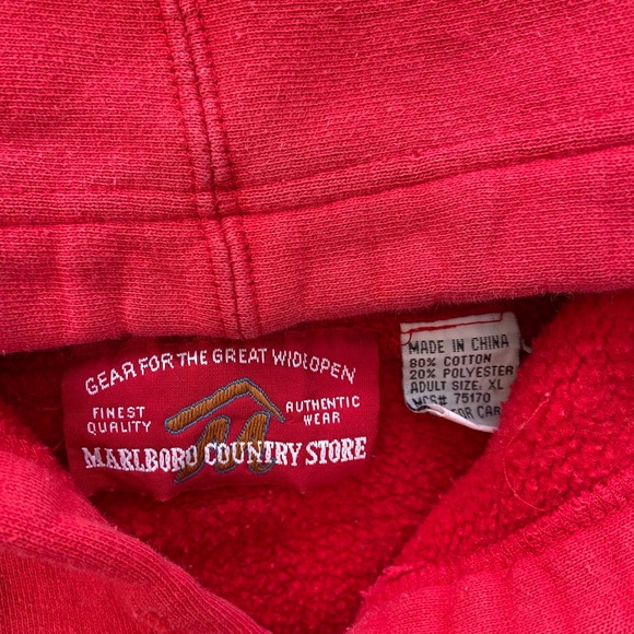 VINTAGE MARLBORO PULLOVER HOODIE SIZE LARGE DISTRESSED FIT SEE PHOTOS FADED RED - Picture 7 of 9